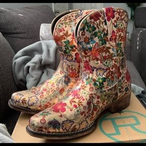 Roper Gold Floral Boots size 11